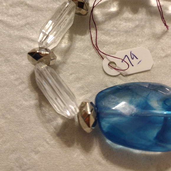 Artemis's Gems custom-made beaded bracelet with large blue gem - Picture 2 of 4